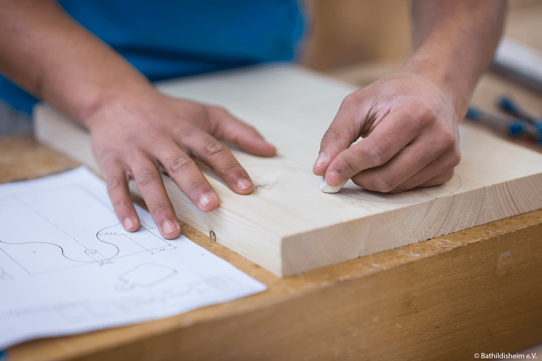 Menschen mit Behinderung bei der Arbeit.